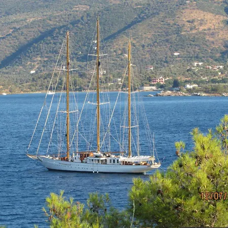 Serenity Yard Apartment Poros Town Exterior photo